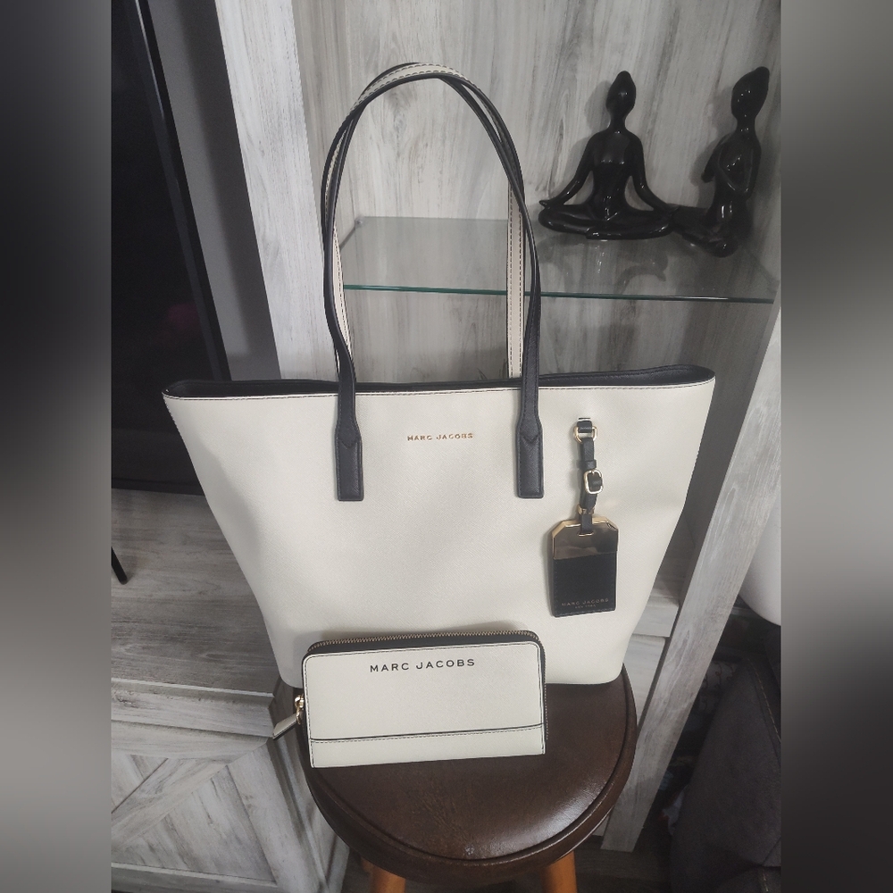 Marc Jacobs Ivory and Black Women's Tote Bag 17.5"W * 11"H Used Like New